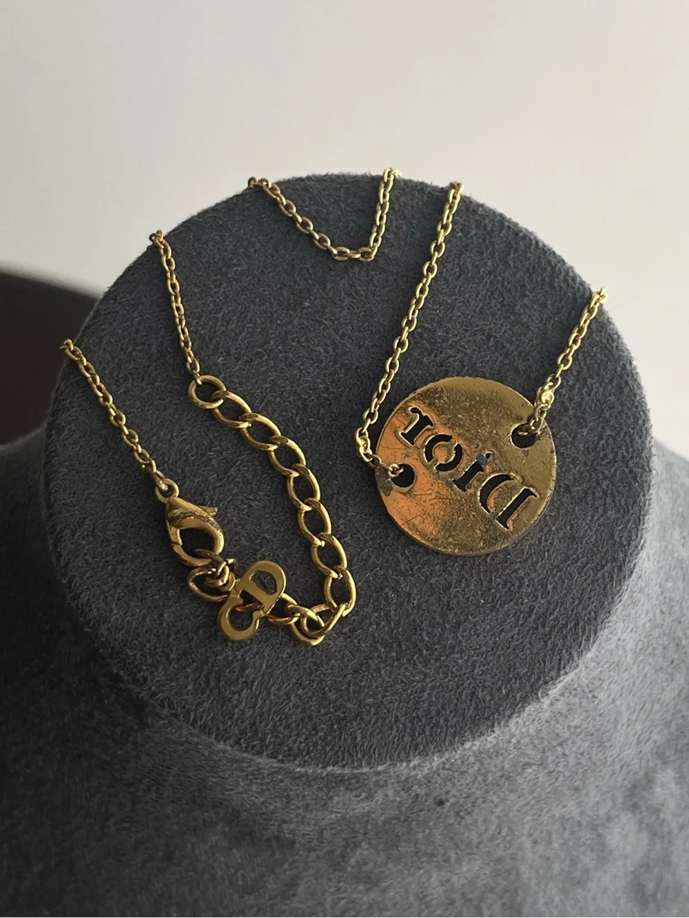 Authentic Vintage Dior Classic Logo Round Medallion Gold Thin Chain Necklace - Picture 6 of 7
